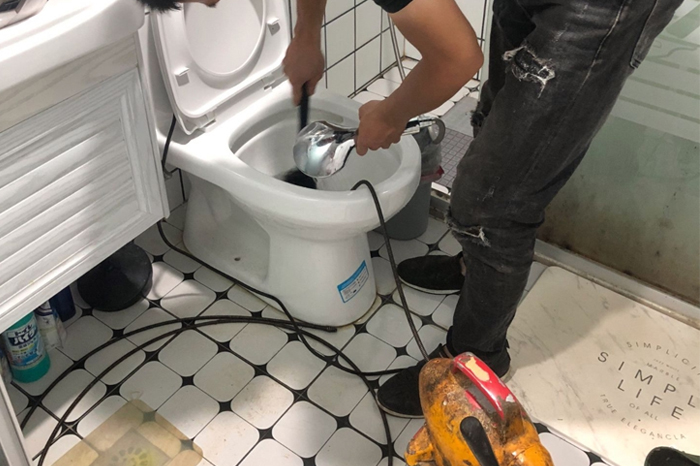 皋兰马桶堵塞自己疏通还是找师傅?专业上门服务让你省时更省心